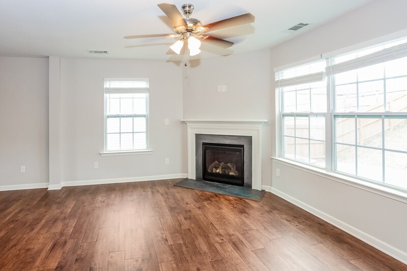 2,125/Mo, 5313 Park Brook Dr Charlotte, NC 28269 Living Room View