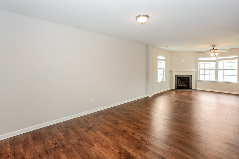 2,125/Mo, 5313 Park Brook Dr Charlotte, NC 28269 Living Room View 2