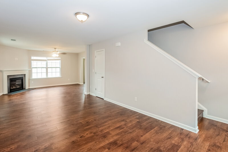 2,125/Mo, 5313 Park Brook Dr Charlotte, NC 28269 Living Room View 3