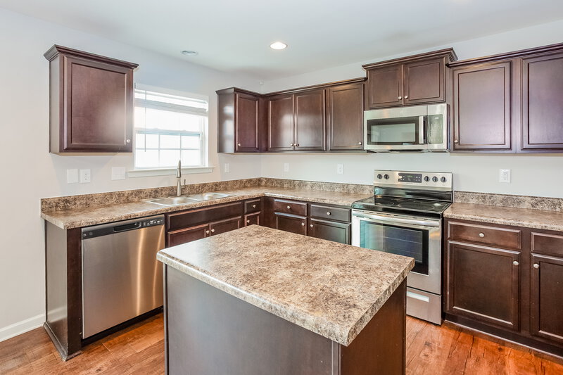 2,125/Mo, 5313 Park Brook Dr Charlotte, NC 28269 Kitchen View