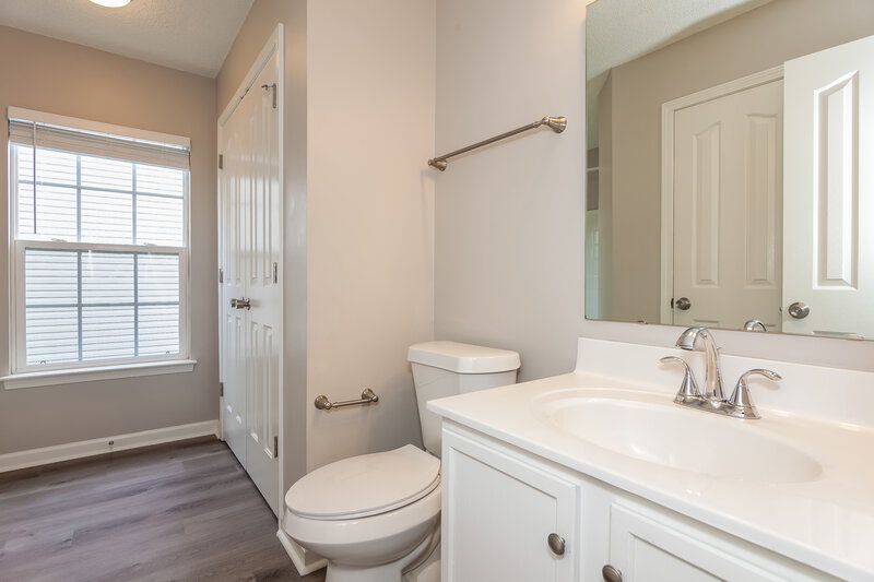 1,815/Mo, 9809 Holly Park Dr Charlotte, NC 28214 Main Bathroom View 2