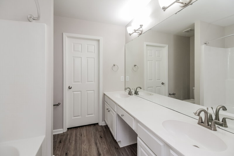 3,110/Mo, 9307 Bellegarde Dr Charlotte, NC 28277 Main Bathroom View