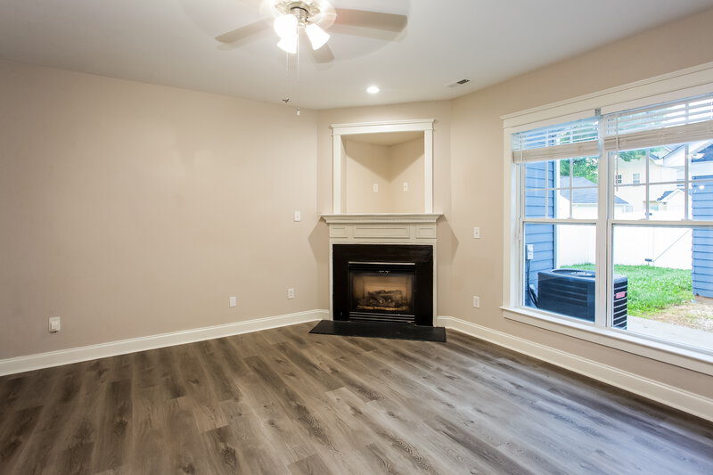 2,520/Mo, 8116 Bud Henderson Rd Huntersville, NC 28078 Living Room View 2