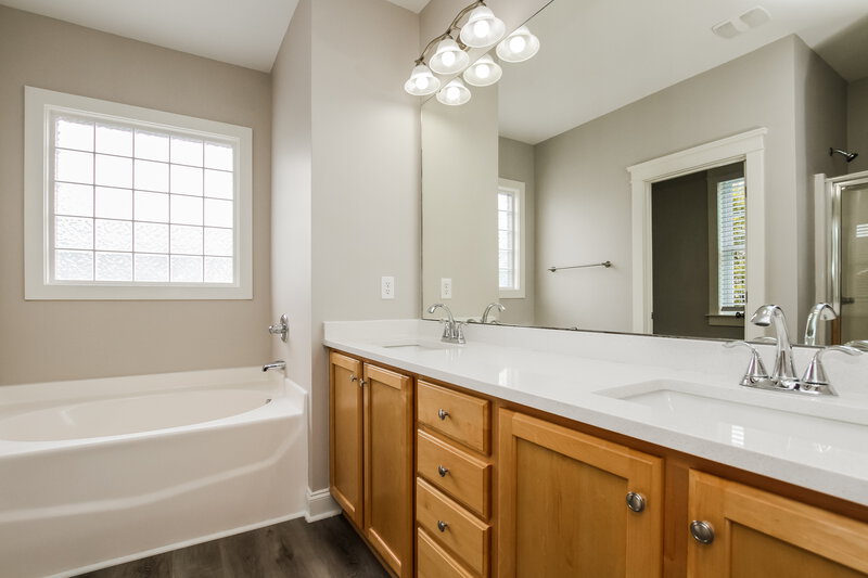 2,625/Mo, 8116 Bud Henderson Rd Huntersville, NC 28078 Main Bathroom View