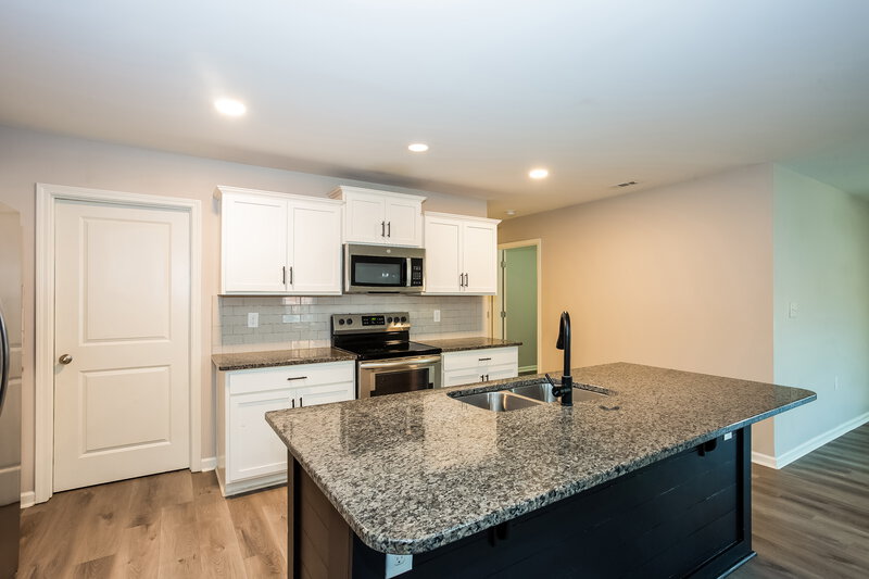 2,610/Mo, 582 Shellbark Dr Concord, NC 28025 Kitchen View