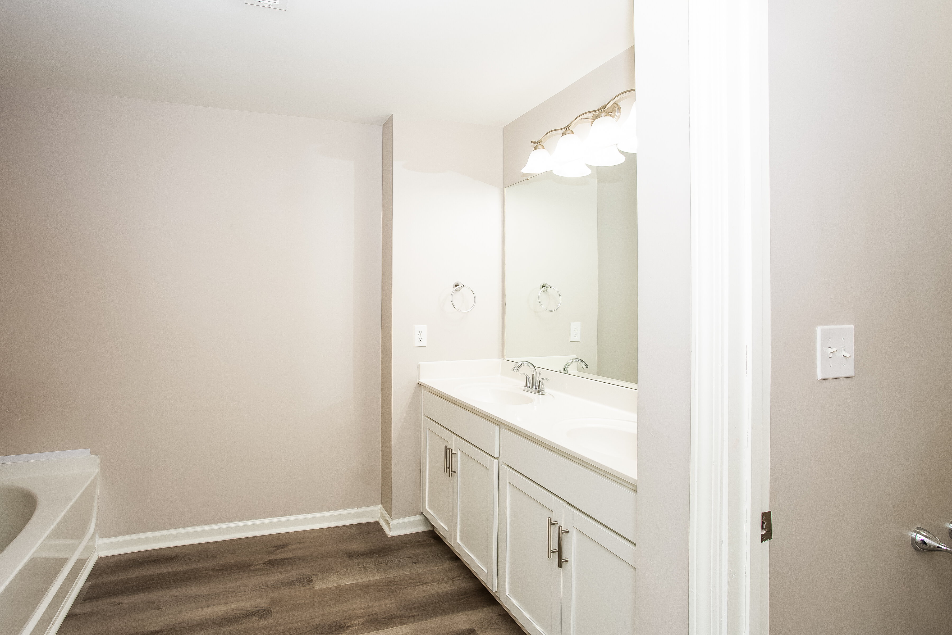 2,610/Mo, 582 Shellbark Dr Concord, NC 28025 Main Bathroom View