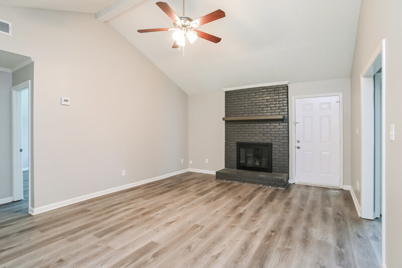 2,130/Mo, 4040 Coopersdale Rd Charlotte, NC 28273 Living Room View