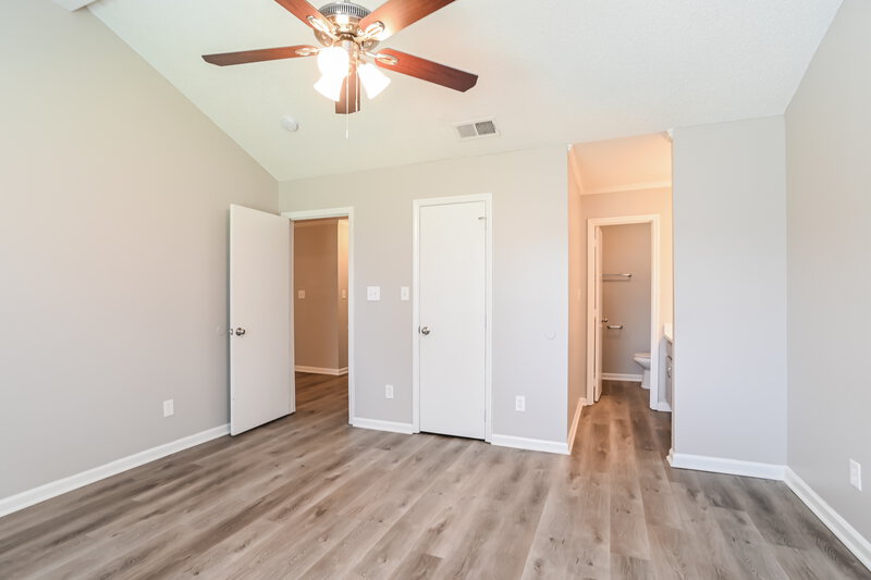 2,130/Mo, 4040 Coopersdale Rd Charlotte, NC 28273 Main Bedroom View 3
