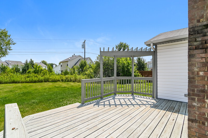 2,130/Mo, 4040 Coopersdale Rd Charlotte, NC 28273 Deck View
