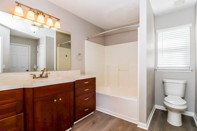 1,870/Mo, 135 Winborne Dr Mooresville, NC 28115 Main Bathroom View