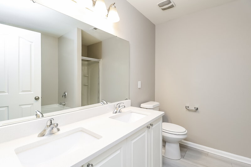1,835/Mo, 333 Hunslet Cir Charlotte, NC 28206 Main Bathroom View