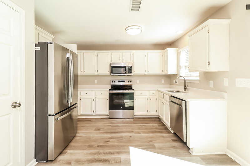 1,875/Mo, 6406 Nevin Rd Charlotte, NC 28262 Kitchen View 2