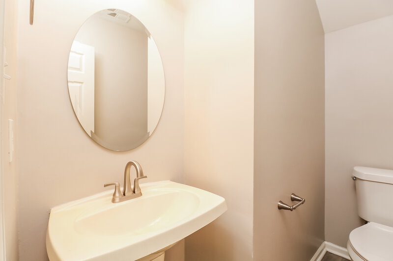 1,875/Mo, 6406 Nevin Rd Charlotte, NC 28262 Bathroom View 2