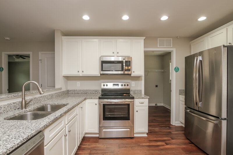 2,550/Mo, 8286 Historic Hill Dr Mt Pleasant, NC 28124 Kitchen View