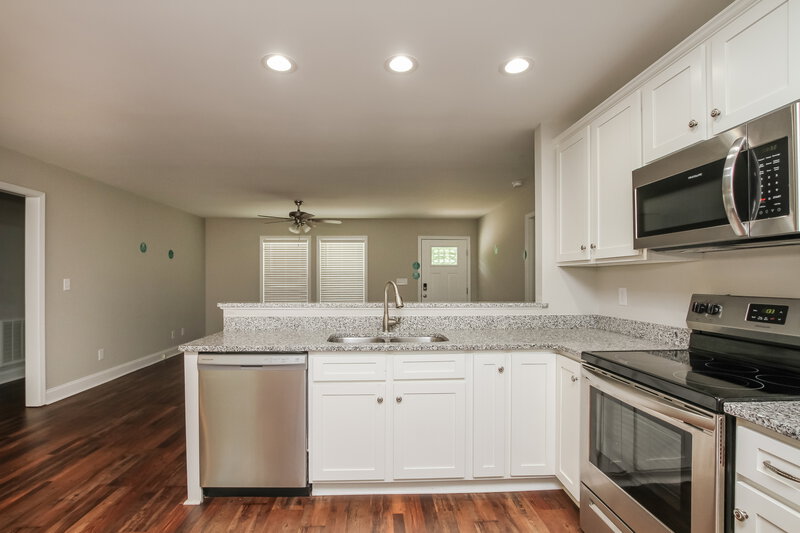 2,550/Mo, 8286 Historic Hill Dr Mt Pleasant, NC 28124 Kitchen View 2
