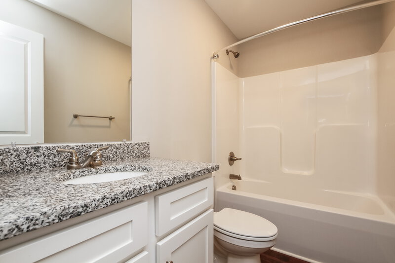 2,550/Mo, 8286 Historic Hill Dr Mt Pleasant, NC 28124 Bathroom View