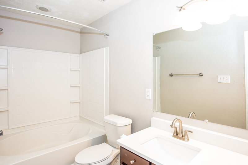 1,870/Mo, 831 Littleton Dr Concord, NC 28025 Main Bathroom View