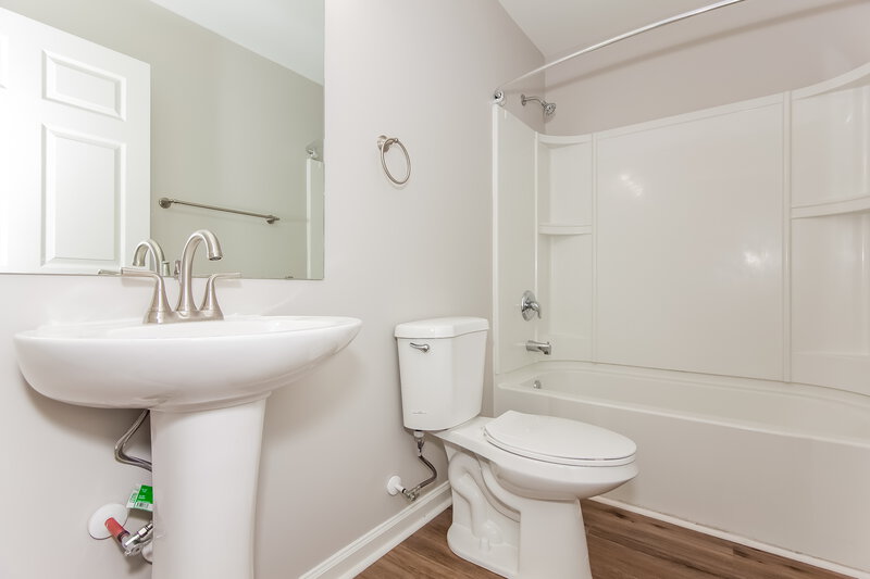 1,890/Mo, 1532 Logan Patrick Ct Gastonia, NC 28052 Bathroom View 2