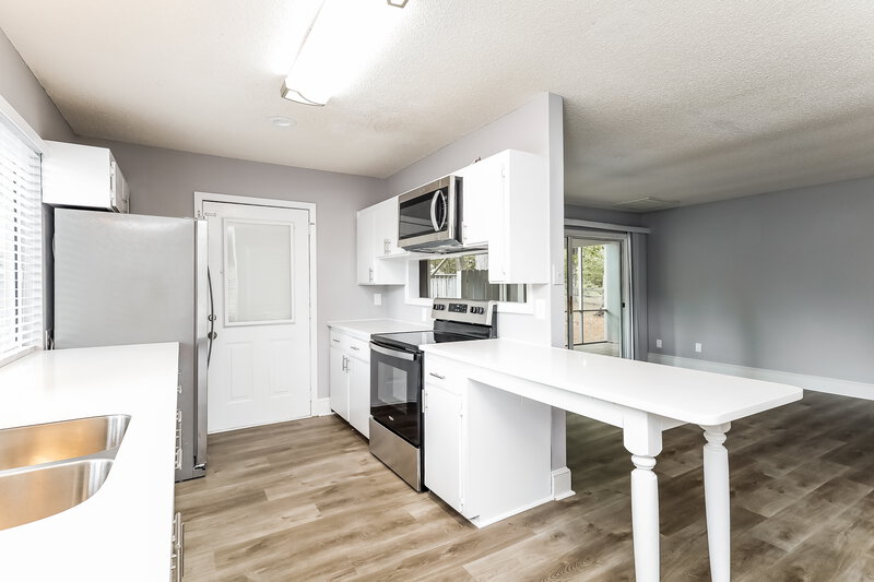 1,965/Mo, 304 S Westover Dr Monroe, NC 28112 Kitchen View 2