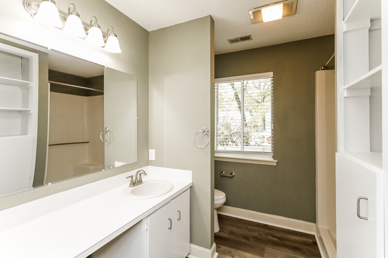 1,965/Mo, 304 S Westover Dr Monroe, NC 28112 Bathroom View