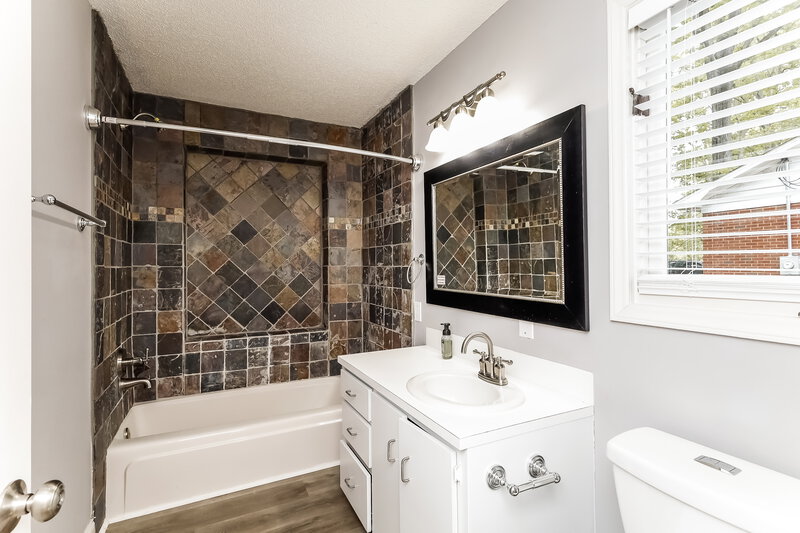 1,965/Mo, 304 S Westover Dr Monroe, NC 28112 Bathroom View 2
