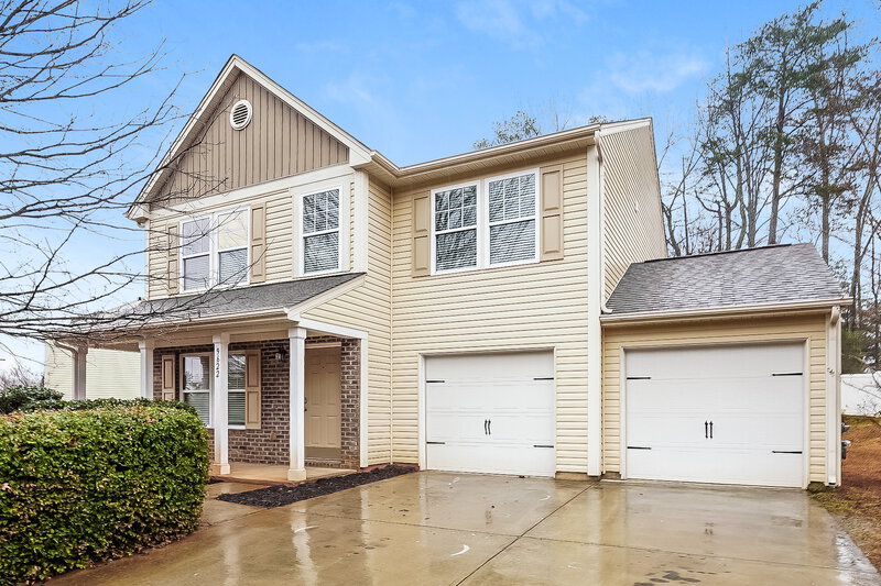 2,175/Mo, 9622 Fernspray Rd Charlotte, NC 28215 Front View