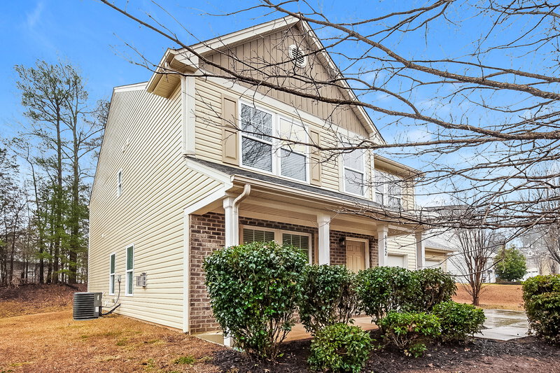 2,175/Mo, 9622 Fernspray Rd Charlotte, NC 28215 Front View 2