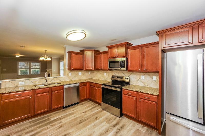2,175/Mo, 9622 Fernspray Rd Charlotte, NC 28215 Kitchen View 2