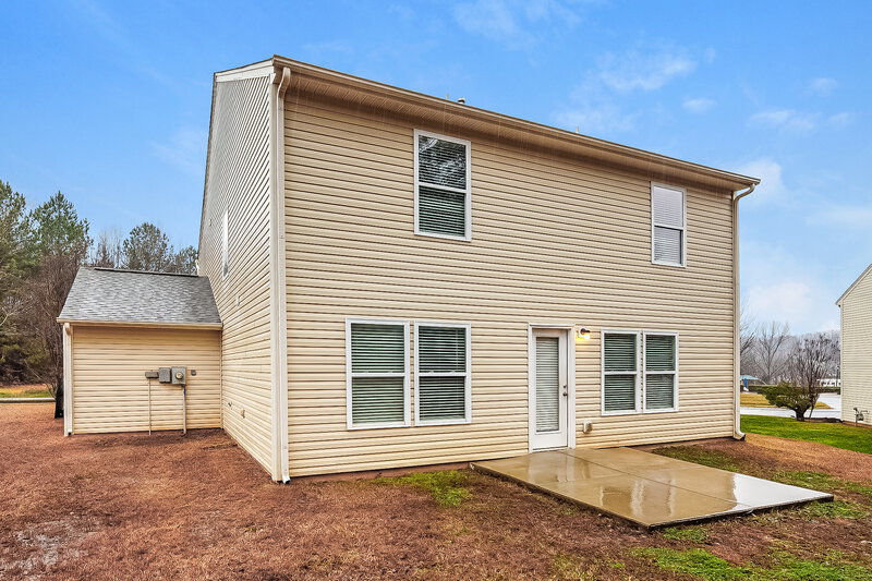 2,175/Mo, 9622 Fernspray Rd Charlotte, NC 28215 Rear View 3