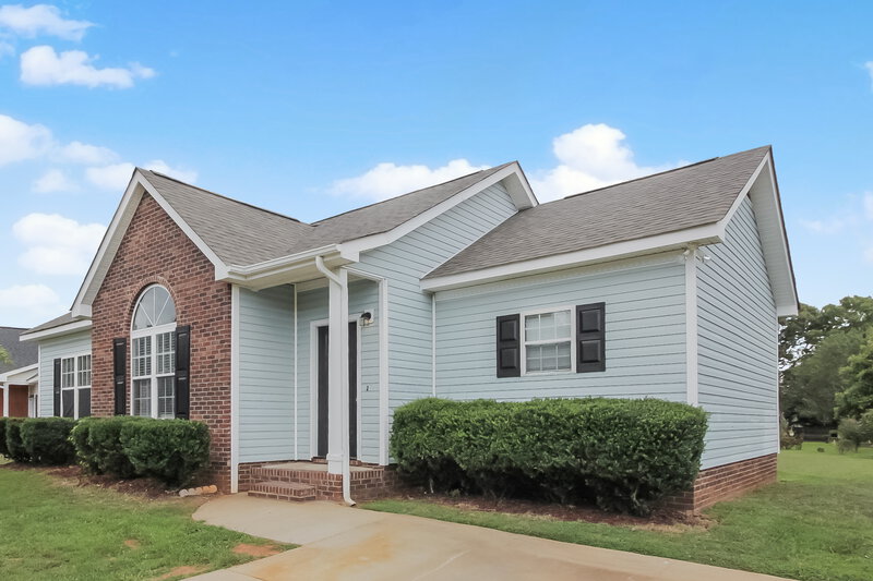 1,740/Mo, 6414 Pence Grove Rd Charlotte, NC 28215 Front View 2