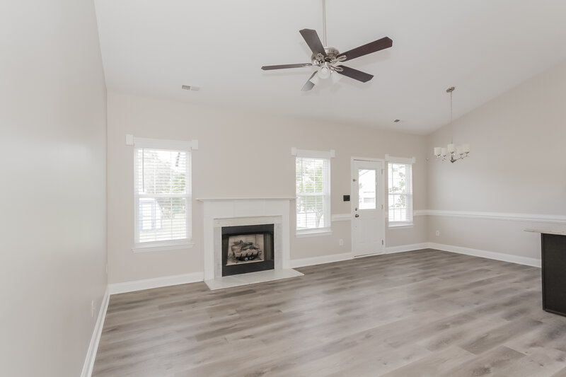1,740/Mo, 6414 Pence Grove Rd Charlotte, NC 28215 Living Room View 2