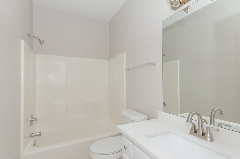 1,740/Mo, 6414 Pence Grove Rd Charlotte, NC 28215 Bathroom View
