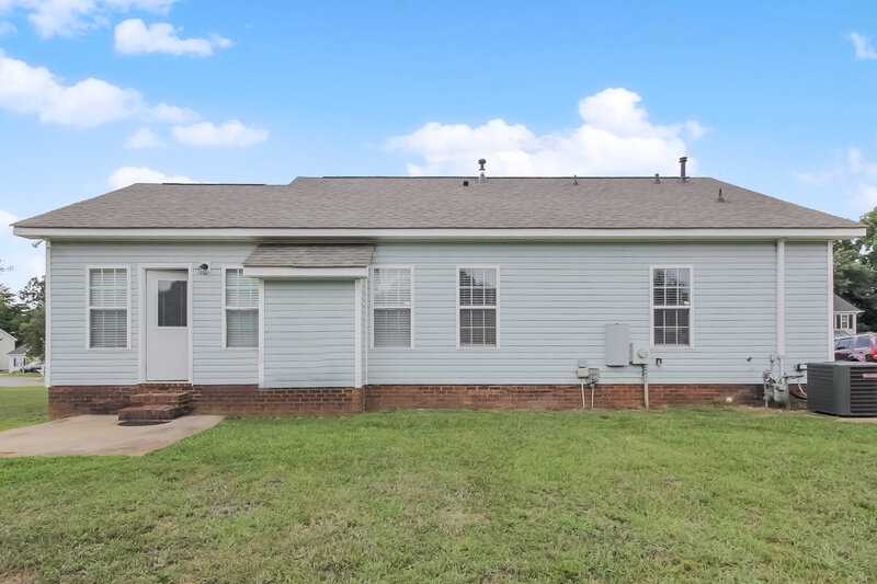 1,740/Mo, 6414 Pence Grove Rd Charlotte, NC 28215 Rear View