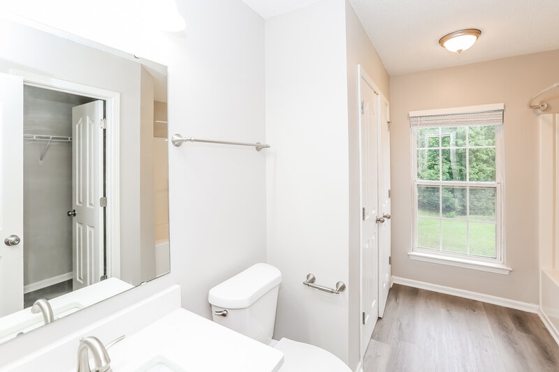 1,855/Mo, 7218 William Reynolds Dr Charlotte, NC 28215 Main Bathroom View