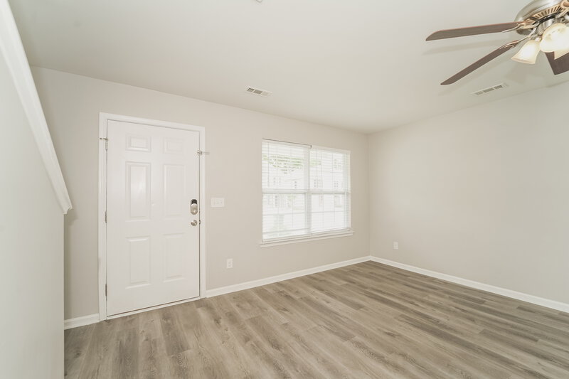 1,865/Mo, 6717 Broad Valley Ct. Charlotte, NC 28216 Living Room View