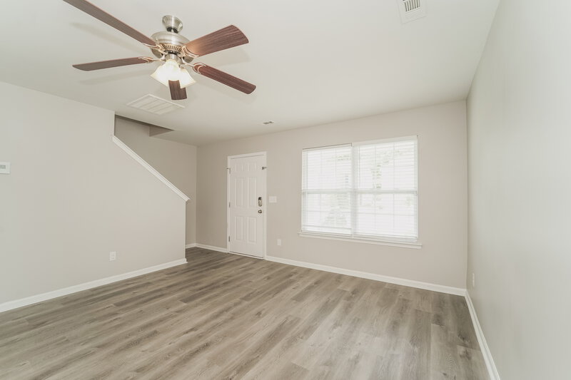 1,865/Mo, 6717 Broad Valley Ct. Charlotte, NC 28216 Living Room View 2