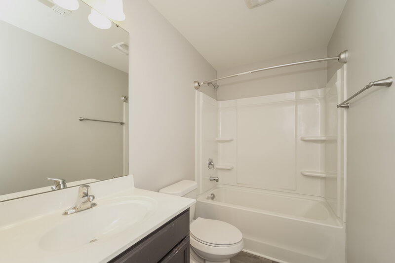 1,865/Mo, 6717 Broad Valley Ct. Charlotte, NC 28216 Bathroom View