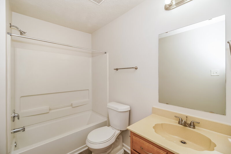 2,300/Mo, 5670 Hammermill Dr Harrisburg, NC 28075 Bathroom View