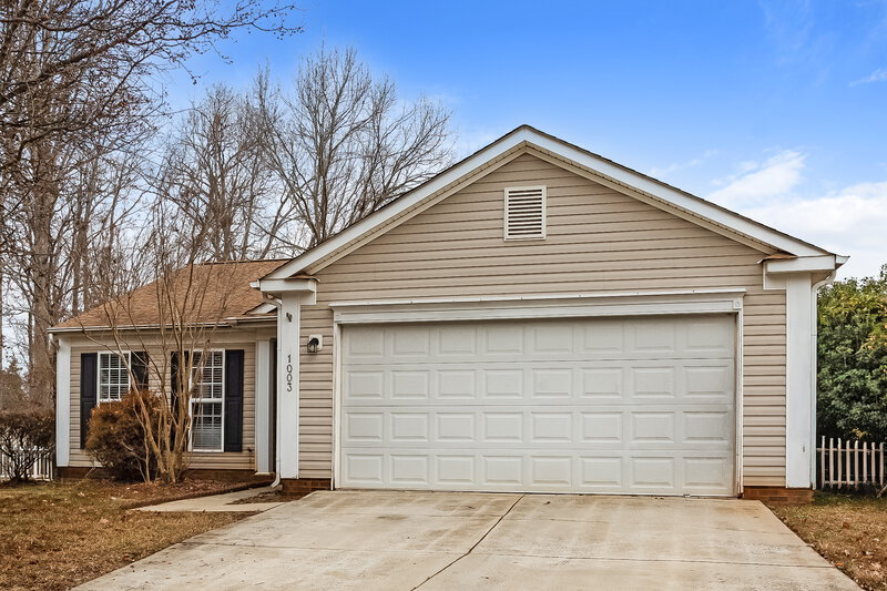 1,640/Mo, 1003 Salmon River Monroe, NC 28110 External View