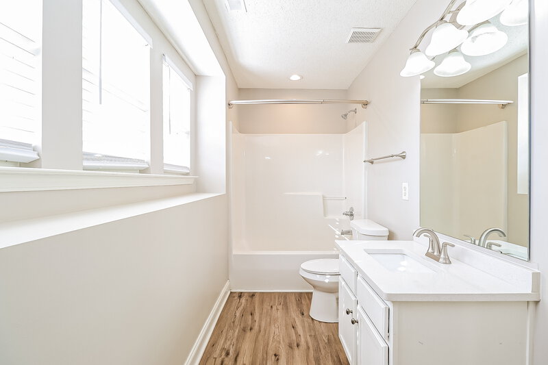 1,835/Mo, 414 Tribune Dr Charlotte, NC 28214 Main Bathroom View