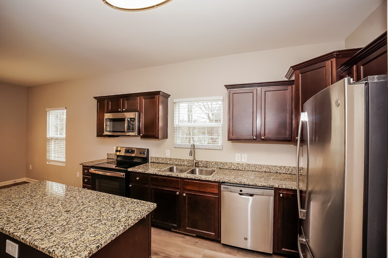 1,800/Mo, 111 Lookout Point Pl Mooresville, NC 28115 Kitchen View 2