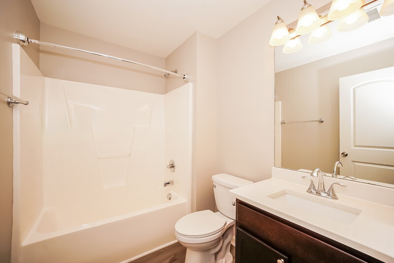 1,800/Mo, 111 Lookout Point Pl Mooresville, NC 28115 Bathroom View