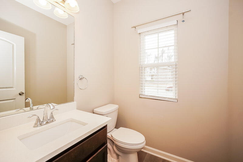 1,800/Mo, 111 Lookout Point Pl Mooresville, NC 28115 Bathroom View 2