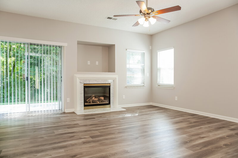 2,190/Mo, 6004 Shining Oak Ln Charlotte, NC 28269 Living Room View
