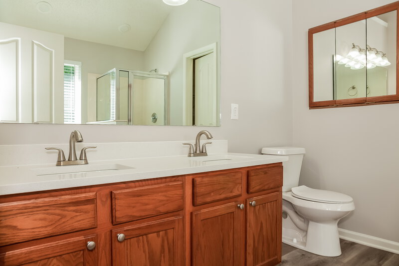 2,190/Mo, 6004 Shining Oak Ln Charlotte, NC 28269 Main Bathroom View
