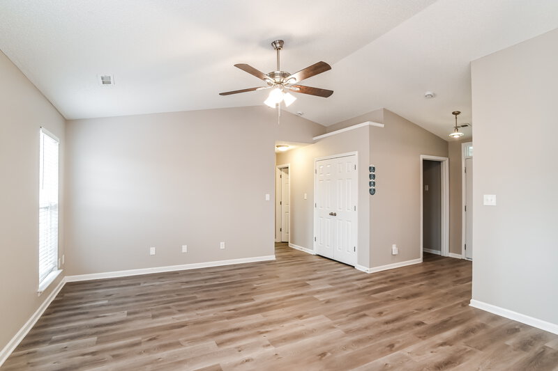 1,805/Mo, 5720 Shining Oak Ln Charlotte, NC 28269 Living Room View