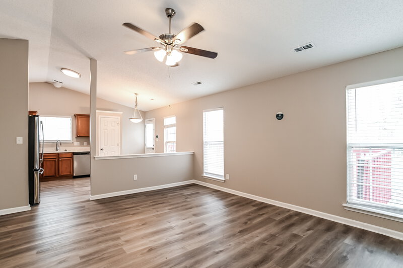 1,805/Mo, 5720 Shining Oak Ln Charlotte, NC 28269 Living Room View 2