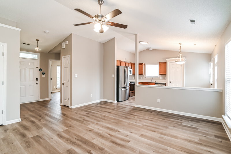 1,805/Mo, 5720 Shining Oak Ln Charlotte, NC 28269 Living Room View 3