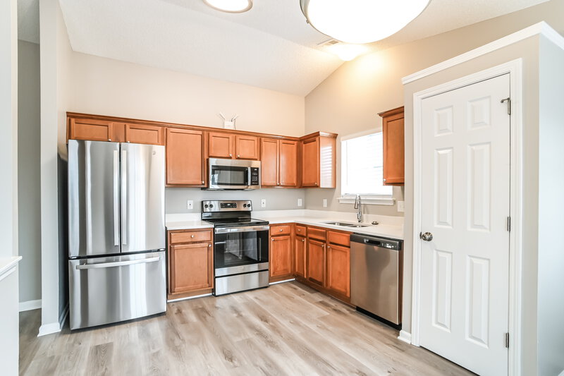 1,805/Mo, 5720 Shining Oak Ln Charlotte, NC 28269 Kitchen View