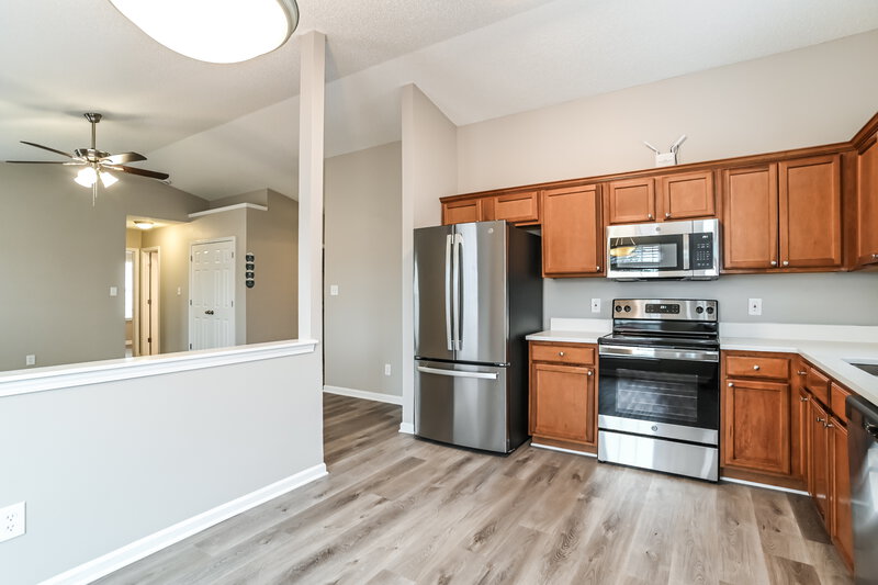 1,805/Mo, 5720 Shining Oak Ln Charlotte, NC 28269 Kitchen View 2